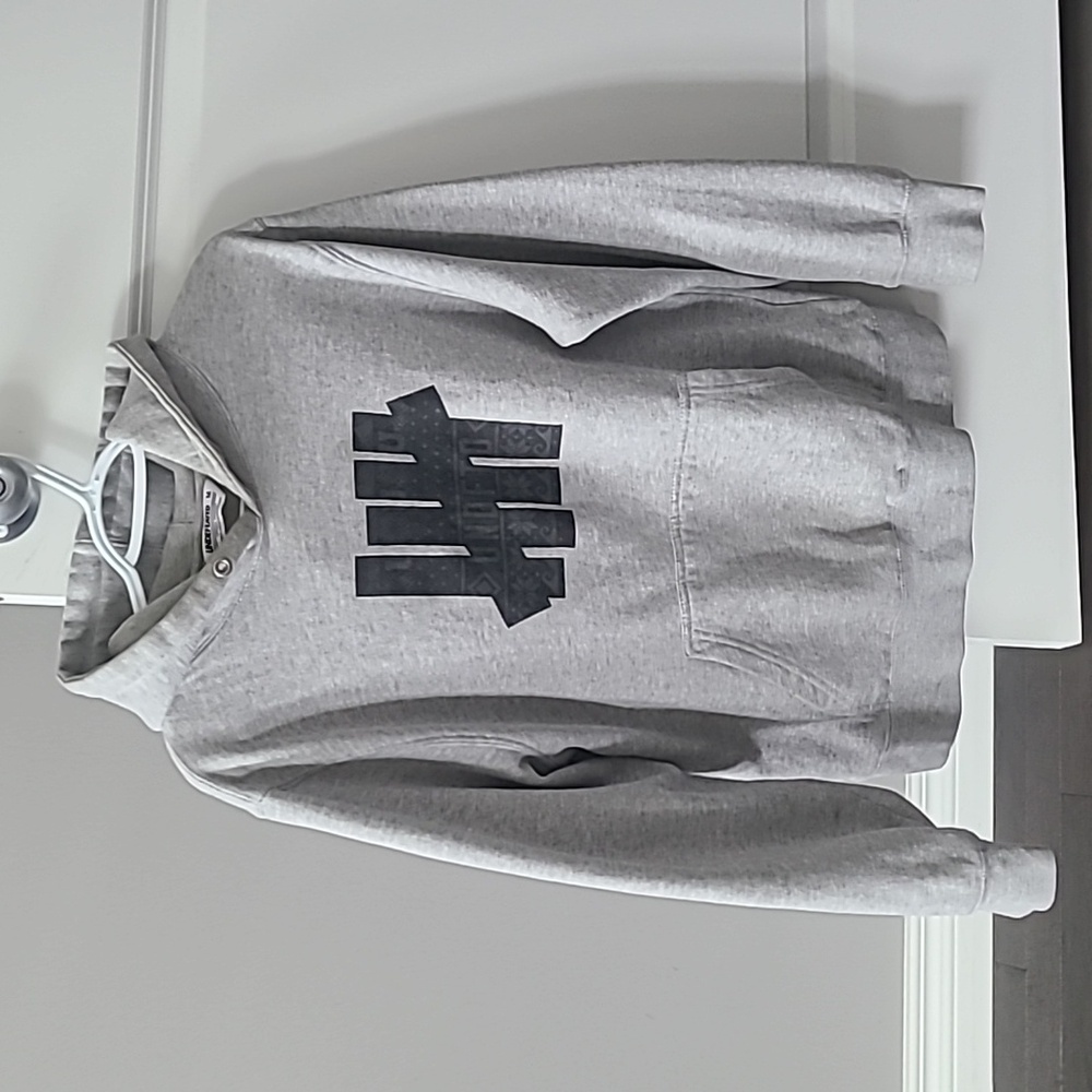 Mens Undefeated hoodie size M medium